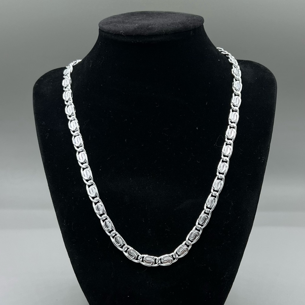 Gertrude & Co. light weight aluminum silver tone 18in chain new vintage
